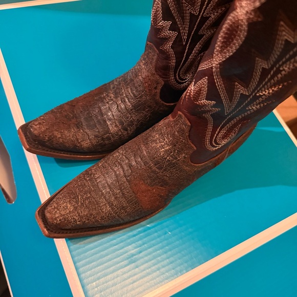 Lane “Skylight” Brown distressed Western Cowboy Boots
Size: 7.5 - Picture 6 of 9